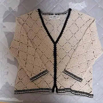 PUAL CE CIN 코바늘뜨기풍 V넥 가디건