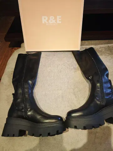 R&E 블랙 롱 부츠 트레드 밑창 22.5cm