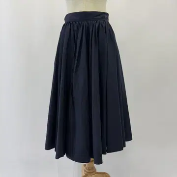 FOXEY 네이비 플레어 롱 스커트