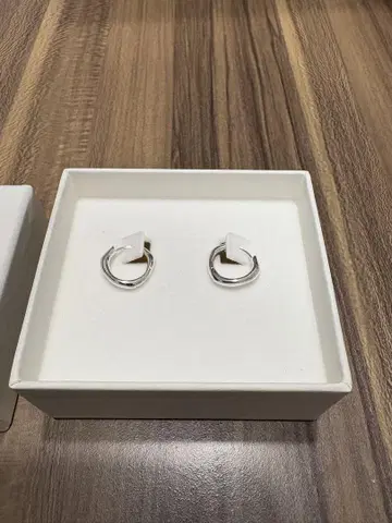 실버 후프 귀걸이 (양쪽 귀용)
