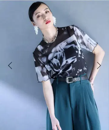HARE [ LADIES ] 플라워 콜라주 시어 탑