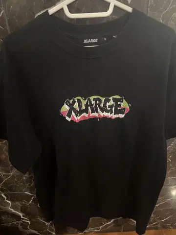 XLARGE 컬러풀 로고 T셔츠 블랙