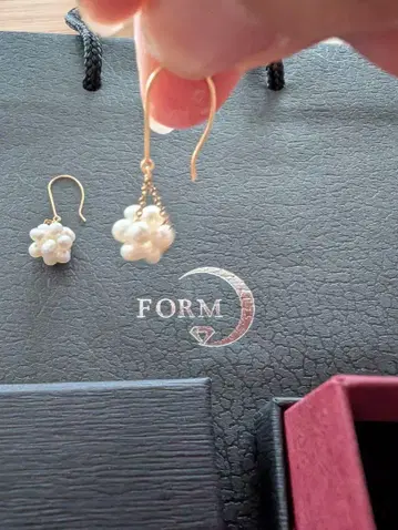 FORM 펄 플라워 모티브 귀걸이 진주
