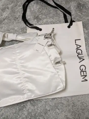 가격 인하 중! 새상품 LAGUAGEM 새틴 숄더백