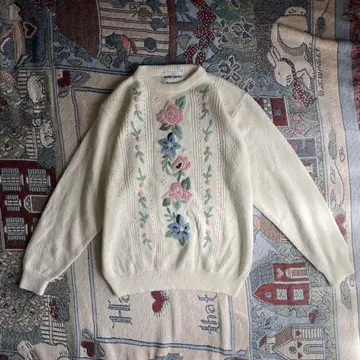 [ USED ] 90s Floral embroidered knit
