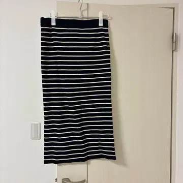 ZARA 네이비/화이트 스트라이프 타이트 스커트 L