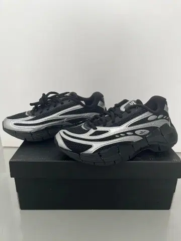 Reebok / Guizio 블랙/실버 스니커즈