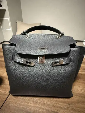 블랙 가죽 숄더백