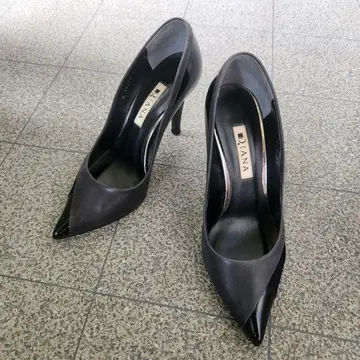 새상품급 DIANA 펌프스 하이힐 스틸레토 블랙 23cm 110