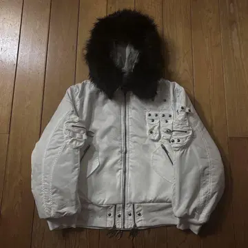 COZY CHAOS WHITE REVERSIBLE BOMBERJACKET