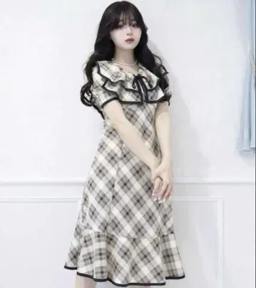 titty&Co. 더블 컬러 파이핑 플레어 원피스