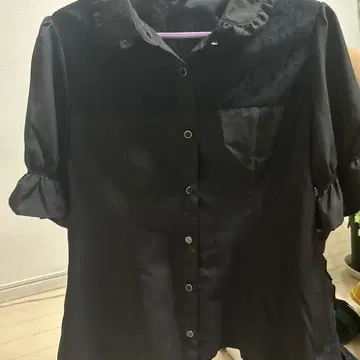 블랙 레이스 카라 부착 셔츠와 프릴 스커트 세트