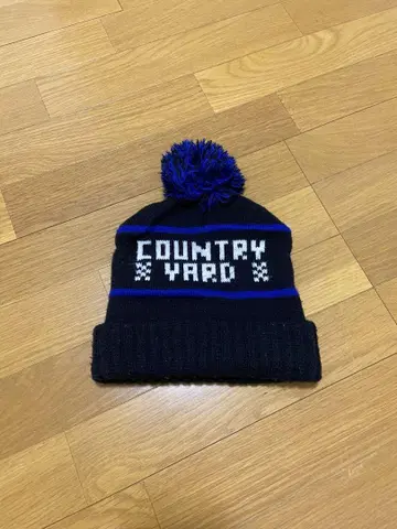 COUNTRY YARD 폼폼 포함 니트 모자