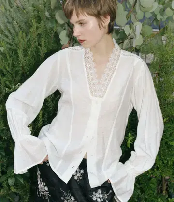 yae Lace blouse / 레이스 블라우스