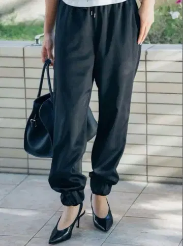 pois satin jogger pants black 포와