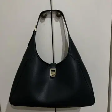 H&M 트라이앵글 숄더백