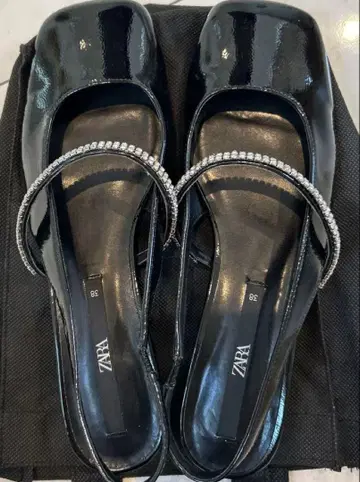 ZARA 광택 블랙 뮬 38