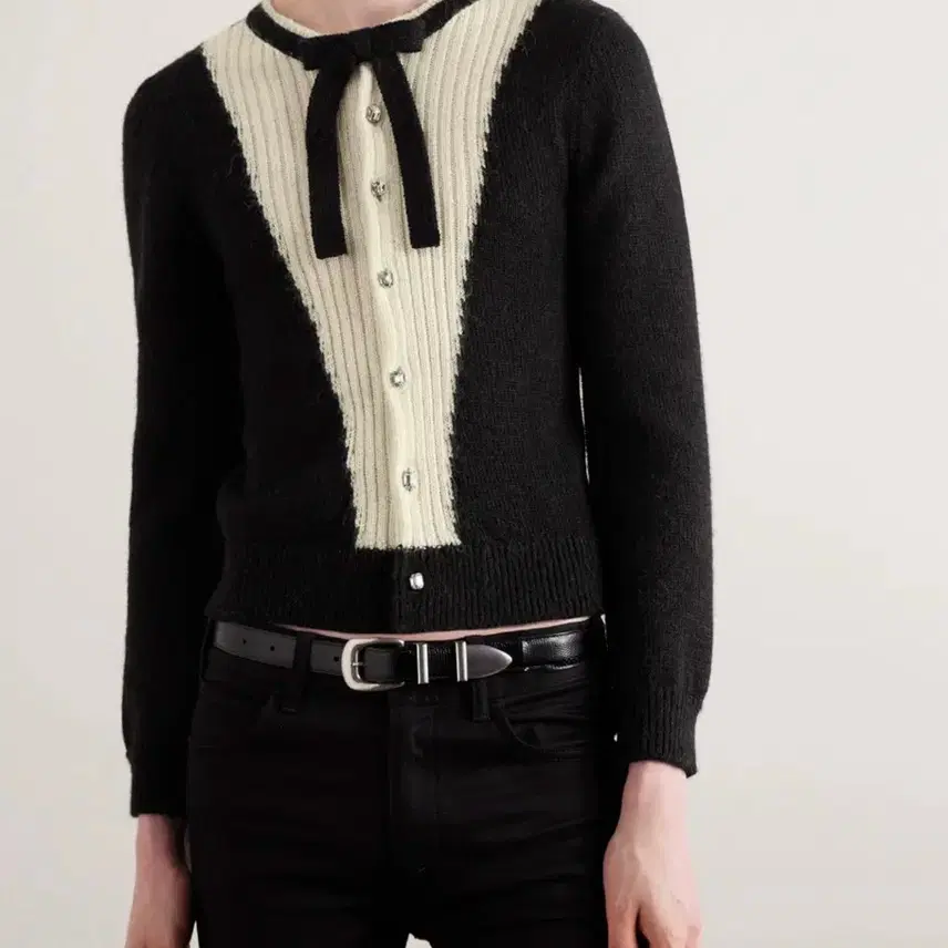 셀린느 [BTS 뷔님 착용] 23fw 보우 디테일 컬러블록 가디건 사진 4
