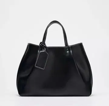 [ 새상품급 ] ZARA 스티치 시티백 블랙 가죽 핸드백
