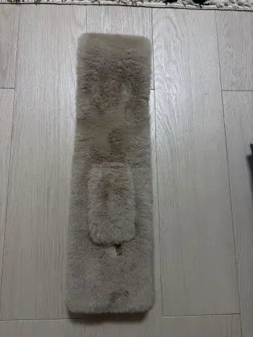 베이지 퍼 머플러