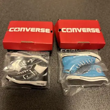 CONVERSE 미니 피규어 2개 세트