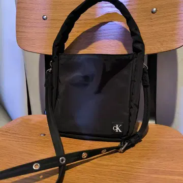 최종 가격 인하 새상품급 캘빈클라인 진 숄더백