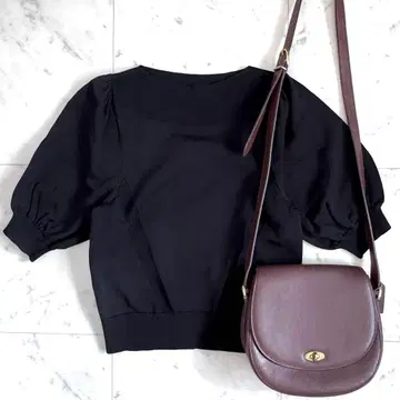 컨디션 최상 룰루 윌비 니트 블랙 사이드 심 퍼프 풀오버