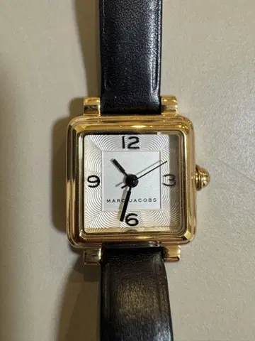 MARC JACOBS