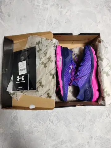 언더아머 스니커즈 24.5cm