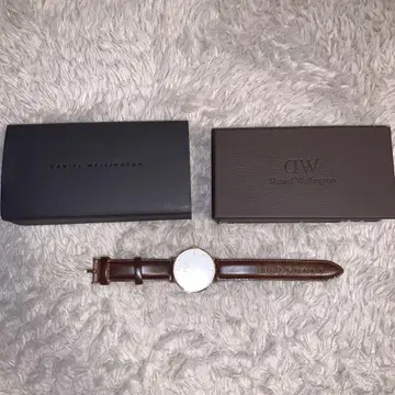 Daniel Wellington 브라운 가죽 손목시계