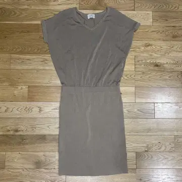 미사용 새상품 UNITED ARROWS 베이지 V넥 반팔 원피스