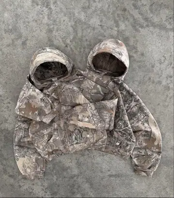 정품 [ AKIMBO ] ZIP-UP HOODIE - REALTREE