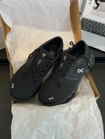 On cloudX4 블랙 러닝화