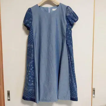 유니버설 뮤즈 반팔 원피스 무릎 기장 데님 페이즐리 무늬 스카이블루