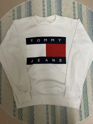 TOMMY JEANS 크루넥 맨투맨
