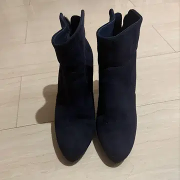 DIANA 네이비 스웨이드 앵클부츠 23cm