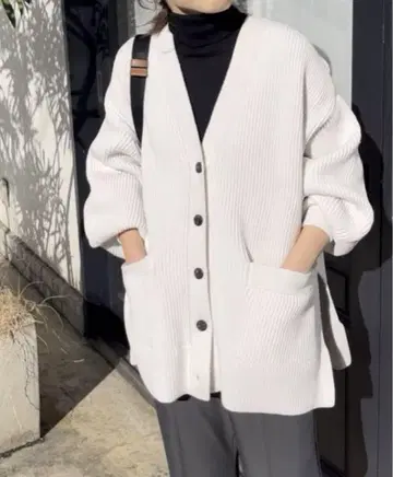 스픽앤스팬 새상품급 벌키얀 가디건 화이트 니트