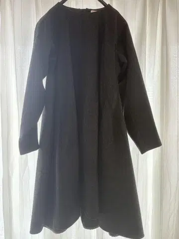 DESIGNWORKS 그레이 무릎 기장 원피스 긴팔