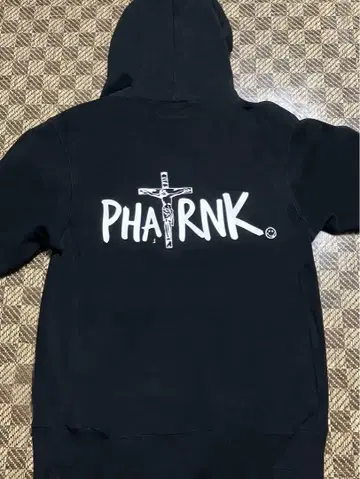 PHARNK 블랙 후드티