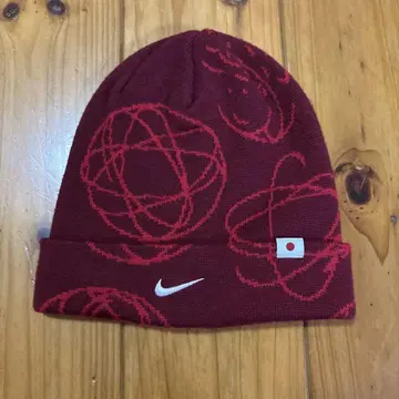 Nike 빨간색 니트 모자 켄타로우스 켄타 착용