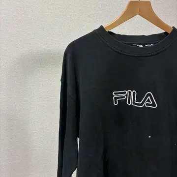 FILA 휠라 블랙 맨투맨 블리치