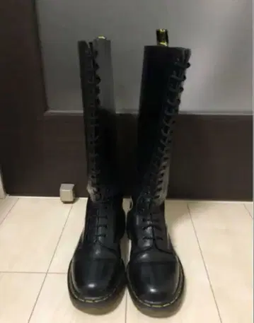 Dr.Martens 20홀 단종 모델