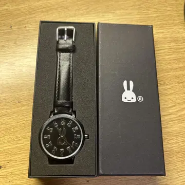 CUNE 토끼 모티브 블랙 손목시계