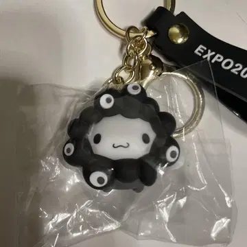 오사카 간사이 만박 미야쿠미야쿠 산리오 키링 블랙 변신 시나모롤