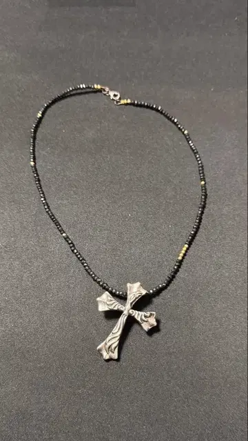 론원스 LONEONES 이글 목걸이 yasu 착용 모델