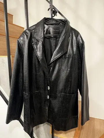 Eri Ludvigsen Brand 블랙 가죽 블레이저