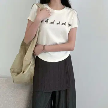 FINEnough 미야와키 사쿠라 착용 T셔츠 닥스훈트