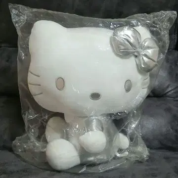 산리오 헬로키티 실버 봉제 인형