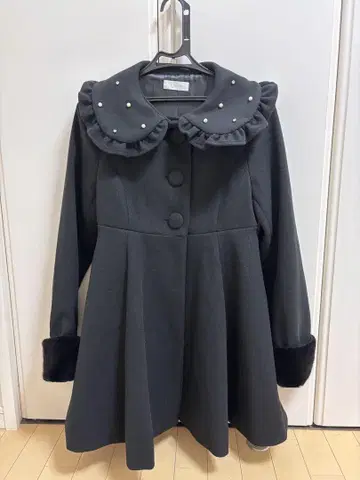 pium 비쥬카라 플레어 코트 블랙