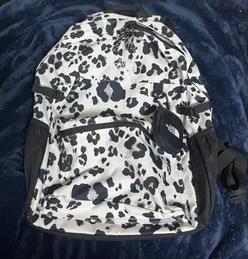 THE NORTH FACE 레오파드 무늬 백팩